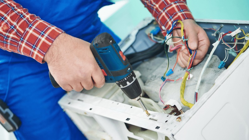 Kırkağaç Ariston Ariston çamaşır makinesi kart tamiri – Su almama arızası orijinal parça ile giderildi. - Teknik servis örneği